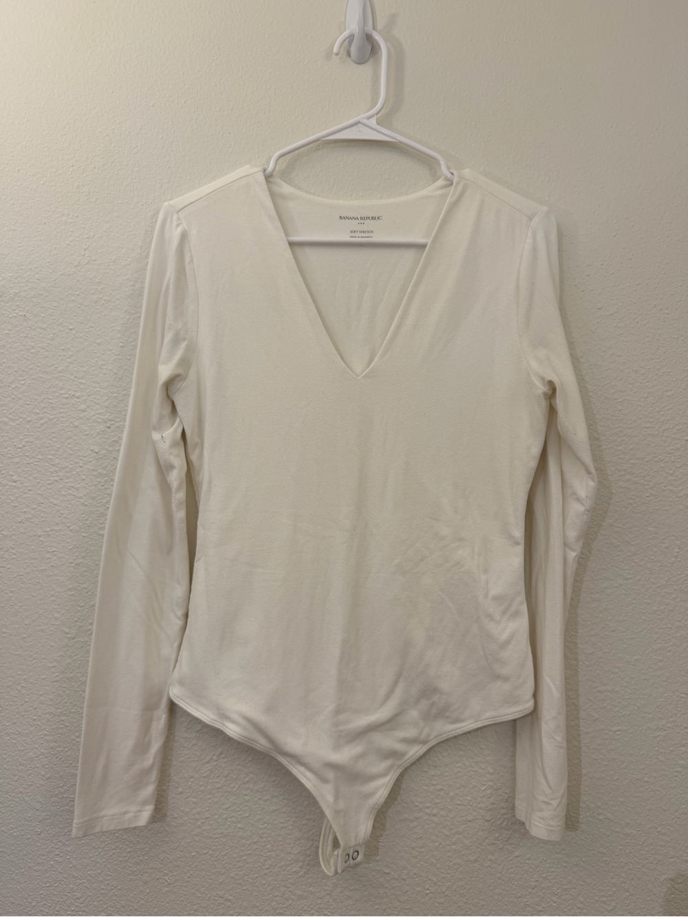 Banana Republic Ivory V-Neck Long Sleeve Bodysuit